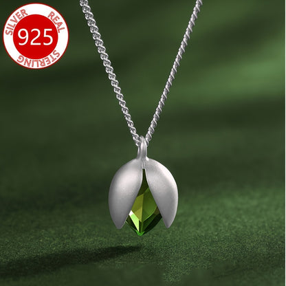 925 Pure Silvery Low Allergy New Pistachio Green Peridot Pendant Necklace High-end Versatile Niche Necklace Silvery Neck Chain Exquisite Gift for Women, Couples, Best Friends, Christmas, Valentine's Day, Mother's Day 3.8g